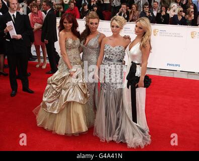 Le seul moyen est d'Essex Girls (de gauche à droite) Amy Childs, Lauren Goodger, Lydia Rose Bright et Sam Faires arrivant pour les Philips British Academy Television Awards à la Grosvenor House, 90 Park Lane, Londres. Banque D'Images