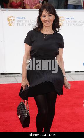 Arlene Phillips arrive pour les Philips British Academy Television Awards à la Grosvenor House, 90 Park Lane, Londres. Banque D'Images