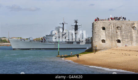 Le HMS Edinburgh part pour l'Atlantique Sud Banque D'Images