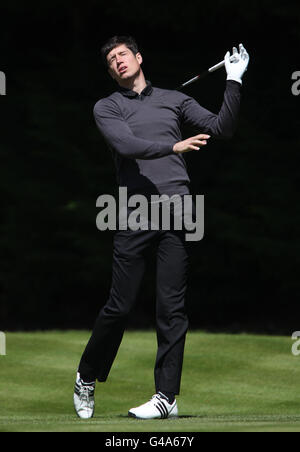 Golf - BMW PGA Pro-Am - Wentworth Golf Club.Vernon Kay montre sa frustration lorsqu'il joue son tee shot le 18 lors de la BMW PGA Pro-Am au club de golf de Wentworth, Surrey. Banque D'Images