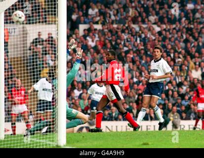 Football - Premier League Carling - Nottingham Forest v Tottenham Hotspur Banque D'Images