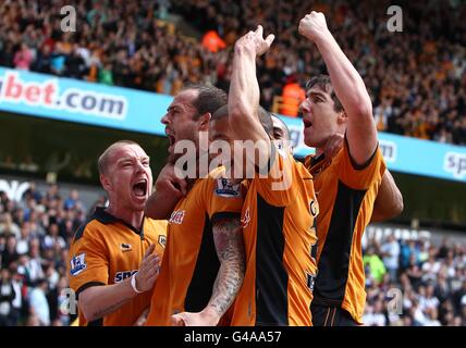 Football - Barclays Premier League - Wolverhampton Wanderers / West Bromwich Albion - Molineux.Steven Fletcher (au centre) de Wolverhampton Wanderers célèbre avec ses coéquipiers le premier but du match Banque D'Images