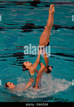 L'équipe de Biélorussie se dispute les préliminaires gratuits pendant le deuxième jour de la coupe européenne des champions de natation synchronisée LEN 2011 à Ponds Forge, Sheffield. Banque D'Images