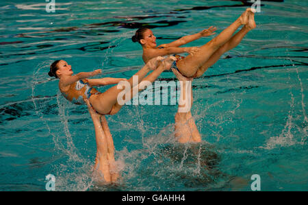 L'équipe russe s'affronte en finale libre lors de la deuxième journée de la coupe européenne des champions de natation synchronisée LEN 2011 à Ponds Forge, Sheffield. Banque D'Images