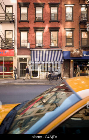 Vue sur la célèbre Murray's Bagels bagel store sur la 8e Avenue à New York City, États-Unis, 11 Novembre 2008 Banque D'Images