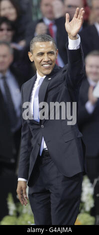 LE président AMÉRICAIN Barack Obama s’adresse à la foule au College Green de Dublin, lors de sa visite en Irlande au début d’une visite d’une semaine en Europe. Banque D'Images