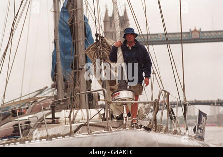 27/6/97 : EXPLORATEUR POLAIRE BRITANNIQUE, LE PROFESSEUR ROBERT SHAW OBE QUI A MARCHÉ SOUS LE TROU DE LA COUCHE D'OZONE DU PÔLE SUD ET A SENTI LA PEAU SE PELER DE SON VISAGE. À LONDRES POUR COMMENCER UNE NOUVELLE EXPÉDITION POUR AIDER À SAUVER L'ANTARCTIQUE DE LA CATASTROPHE ÉCOLOGIQUE Banque D'Images