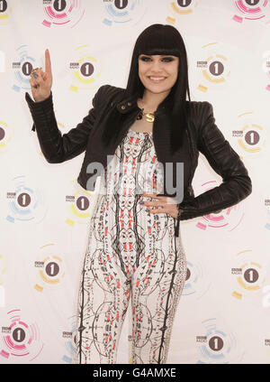 Le Big Weekend de radio 1 - Carlisle.Jessie J est en coulisses au Big Weekend de BBC radio 1, qui s'est tenu à l'aéroport de Carlisle. Banque D'Images