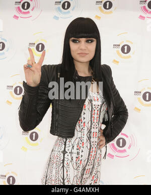 Jessie J est en coulisses au Big Weekend de BBC radio 1, qui s'est tenu à l'aéroport de Carlisle. Banque D'Images