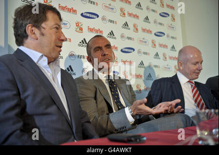 Nouveau Swindon gérant de ville Paolo Di Canio lors de la conférence de presse au terrain de comté de Swindon. Banque D'Images