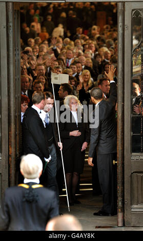 LE président AMÉRICAIN Barack Obama se fait de nouveau entendre lorsqu’il quitte Westminster Hall après son discours devant les deux chambres du Parlement, dans le centre de Londres, cet après-midi. Banque D'Images