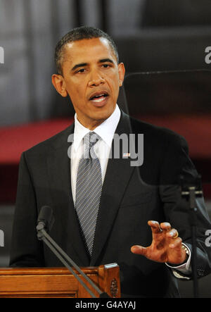 LE président AMÉRICAIN Barack Obama prononce son discours d’ouverture devant les deux chambres du Parlement dans l’historique Westminster Hall, qui n’avait été accordé qu’à une poignée de personnalités éminentes comme Nelson Mandela, Charles de Gaulle et le Pape. Banque D'Images