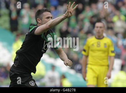 Robbie Keane, de la République d'Irlande, célèbre son but lors du match de la coupe des nations au stade Aviva, à Dublin, en Irlande. Banque D'Images