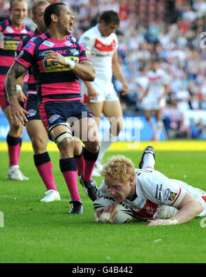 Rugby League - engage Super League - St. Helens v Leeds Rhinos - Stobart Stadium.St Helens James Graham va essayer pendant le match de la Super League engage au Stobart Stadium, Widnes. Banque D'Images