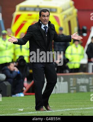 Football - Barclays Premier League - Stoke City / Wigan Athletic - Britannia Stadium.Roberto Martinez, directeur de Wigan Athletic, sur la ligne de contact Banque D'Images