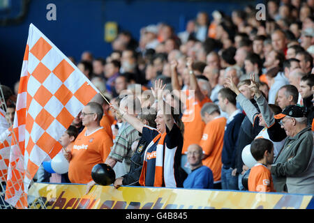 Luton Town v Wrexham - Kenilworth Road.Luton Town fans dans les stands Banque D'Images