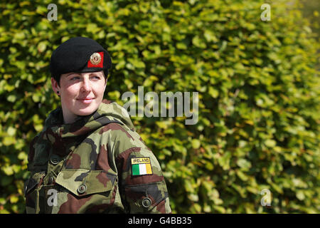 Le soldat Emma Furlong, 20 ans, la plus jeune des troupes du 104e Bataillon d'infanterie, à la caserne de Custume, Athlone Co.Westmeath, alors qu'elle se prépare à se rendre au Liban avec les Forces de défense pour les fonctions de l'ONU. Banque D'Images