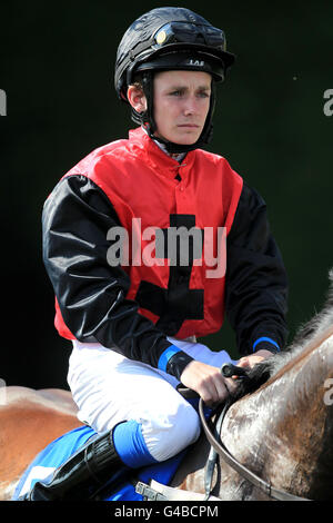 Courses hippiques - TFI Friday - Hippodrome de Nottingham. Kieran T O'Neill, jockey Banque D'Images