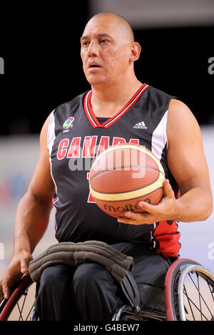 Richard Peter, du Canada, en action contre le Brésil dans le rapport hommes Basketball en fauteuil roulant Banque D'Images