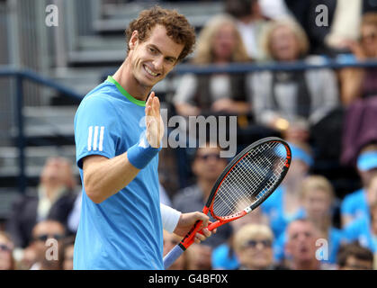 Andy Murray, de la Grande-Bretagne, sourit lors de la finale des Championnats AEGON au Queen's Club de Londres. Banque D'Images