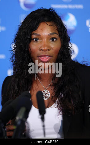 Serena Williams, des États-Unis, s'entretient avec les journalistes lors d'une conférence de presse lors de l'AEGON International à Devonshire Park, Eastbourne. Banque D'Images