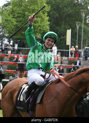 Les courses de chevaux - Le Royal Ascot Meeting 2011 - Jour trois - Ascot Racecourse Banque D'Images