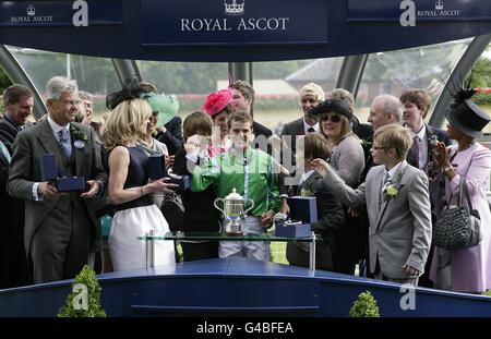 Les courses de chevaux - Le Royal Ascot Meeting 2011 - Jour trois - Ascot Racecourse Banque D'Images