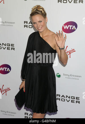 Caroline Wozniacki arrive pour la partie pré-Wimbledon de la Women's tennis Association (WTA) au Kensington Roof Gardens, à l'ouest de Londres. Banque D'Images