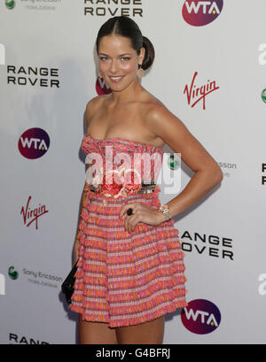 Ana Ivanovic arrive pour la partie pré-Wimbledon de l'Association de tennis des femmes (WTA) aux jardins de toit de Kensington, dans l'ouest de Londres. Banque D'Images