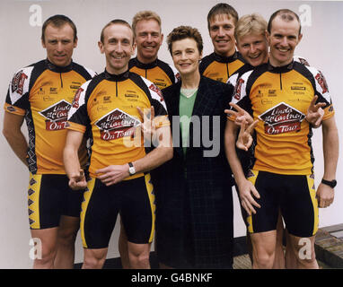 Photo de la bibliothèque PA datée de 13.3.98 : Linda McCartney à l'occasion de la présentation de son équipe cycliste professionnelle entièrement végétarienne.Linda McCartney, épouse de l'ex-Beatle Paul, est décédée à l'âge de 56 ans, a déclaré ce soir le porte-parole de McCartney, Geoff Baker (dimanche).Elle meurt tôt vendredi à Santa Barbara, sur la côte ouest des États-Unis, avec Sir Paul à ses côtés.Voir l'histoire de l'AP, LA MORT Linda.Photo de Mary McCartney/PA Banque D'Images