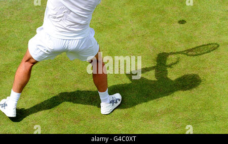 L'ombre d'un joueur pendant le premier jour les Championnats de Wimbledon 2011 au All England Lawn tennis and Croquet Club, Wimbledon. Banque D'Images