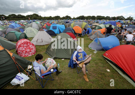 Festival de l'île de Wight 2011.Festival Goers au Festival de l'île de Wight qui commence aujourd'hui. Banque D'Images