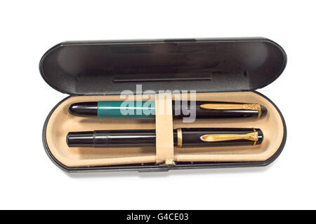 Vintage stylos dans box isolated on white Banque D'Images