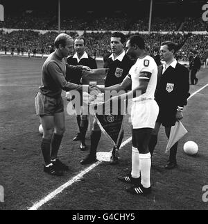 BOBBY CHARLTON : 1968 Banque D'Images