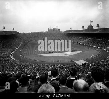 Football - coupe FA - finale - Tottenham Hotspur v Burnley - Stade Wembley.Vue générale de la finale de la coupe FA 1962 en cours, entre Tottenham Hotspur et Burnley. Banque D'Images