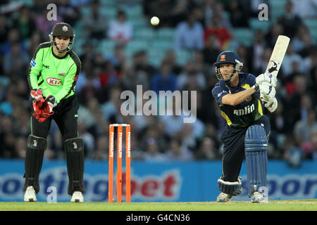 Cricket - Friends Life Twenty20 - South Group - Surrey Lions v Essex Eagles - The Kia Oval.James Foster d'Essex Eagles dans l'action de batting Banque D'Images