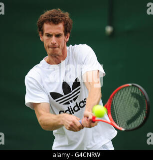 Tennis - 2011 Wimbledon Championships - Aperçu premier jour - le All England Lawn tennis and Croquet Club.Andy Murray, en Grande-Bretagne, lors d'une séance d'entraînement pour les championnats de Wimbledon 2011 au All England Lawn tennis Club, Wimbledon. Banque D'Images