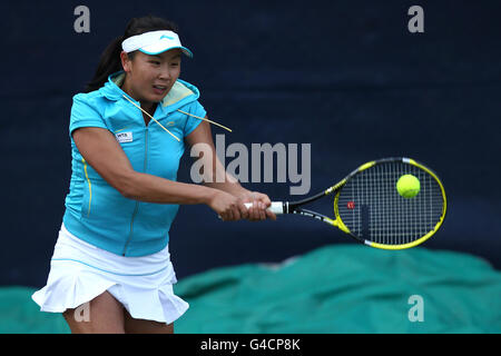 Tennis - 2011 AEGON Classic - troisième jour - Edgbaston Priory Club.Shuai Peng de Chine en action Banque D'Images