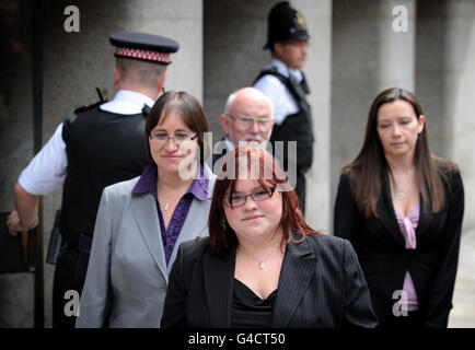 Rachel Cowles s'adresse aujourd'hui aux médias à l'extérieur du Old Bailey à Londres. Banque D'Images