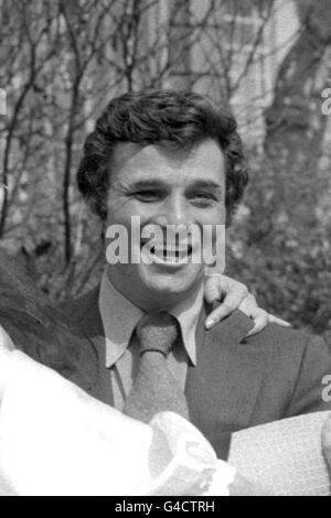 Film - 'époux' - Peter Falk - Embankment Gardens, Londres Banque D'Images