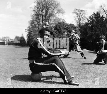 Football - amical - Angleterre / Brésil - Brésil entraînement.Pele, la star brésilienne du football, se trouve sur le terrain de l'hôtel Sanderstead à Surrey. Banque D'Images