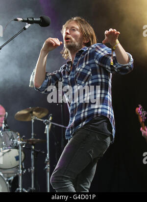 Thom Yorke de Radiohead se présentant sur la scène du parc, au Glastonbury Festival, dans le Somerset. Banque D'Images