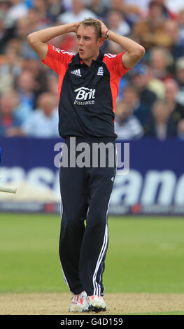 Cricket - NatWest International Twenty20 - Angleterre / Sri Lanka - terrain de comté. Le capitaine d'Angleterre Stuart Broad est abattu Banque D'Images