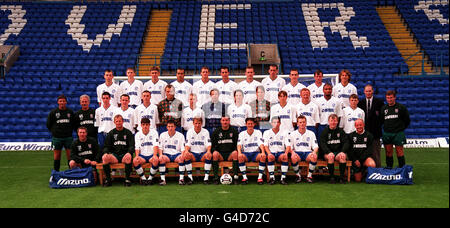 VÉHICULES DE TRANSPORT FC.PHOTOGRAPHIE DE L'ÉQUIPE DU CLUB DE FOOTBALL TRANMERE ROVERS. Banque D'Images