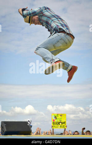 Olly murs se produit au T4 sur la plage à Weston-super-Mare, Somerset. Banque D'Images