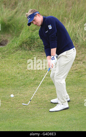 Golf - le Championnat d'Open 2011 - Aperçu jour trois - Royal St George's. Luke Donald d'Angleterre sur le 7ème trou Banque D'Images