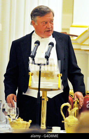 Le Lord Chancelier et Secrétaire d'État à la Justice Kenneth Clarke prononce son allocution après le dîner au Mansion House de la City de Londres après le dîner du Lord Mayor of London Judges. Banque D'Images