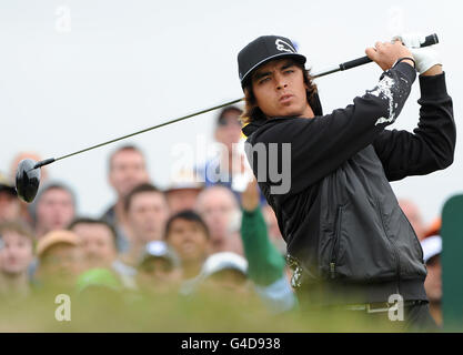 Aux États-Unis, Ricky Fowler est à la tête de la quatrième manche lors de la première manche du Championnat Open 2011 au Royal St George's, Sandwich. Banque D'Images