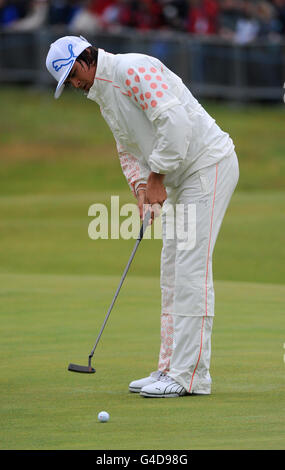 Golf - le championnat ouvert 2011 - troisième jour - Royal St George's.Ricky Fowler pute sur le 18ème green lors de la troisième manche du Championnat d'Open 2011 au Royal St George's, Sandwich. Banque D'Images