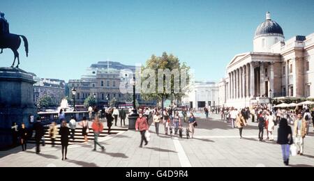 Impression artistique du côté nord de Trafalgar Square (après). Sir Norman Foster remet aujourd'hui au vice-premier ministre, le très honorable John Prescott, député de la Galerie nationale, son Plan directeur des places mondiales pour tous, conçu pour transformer le cœur historique de Londres (jeudi). Photos PA. Regardez l'histoire des PA. Banque D'Images